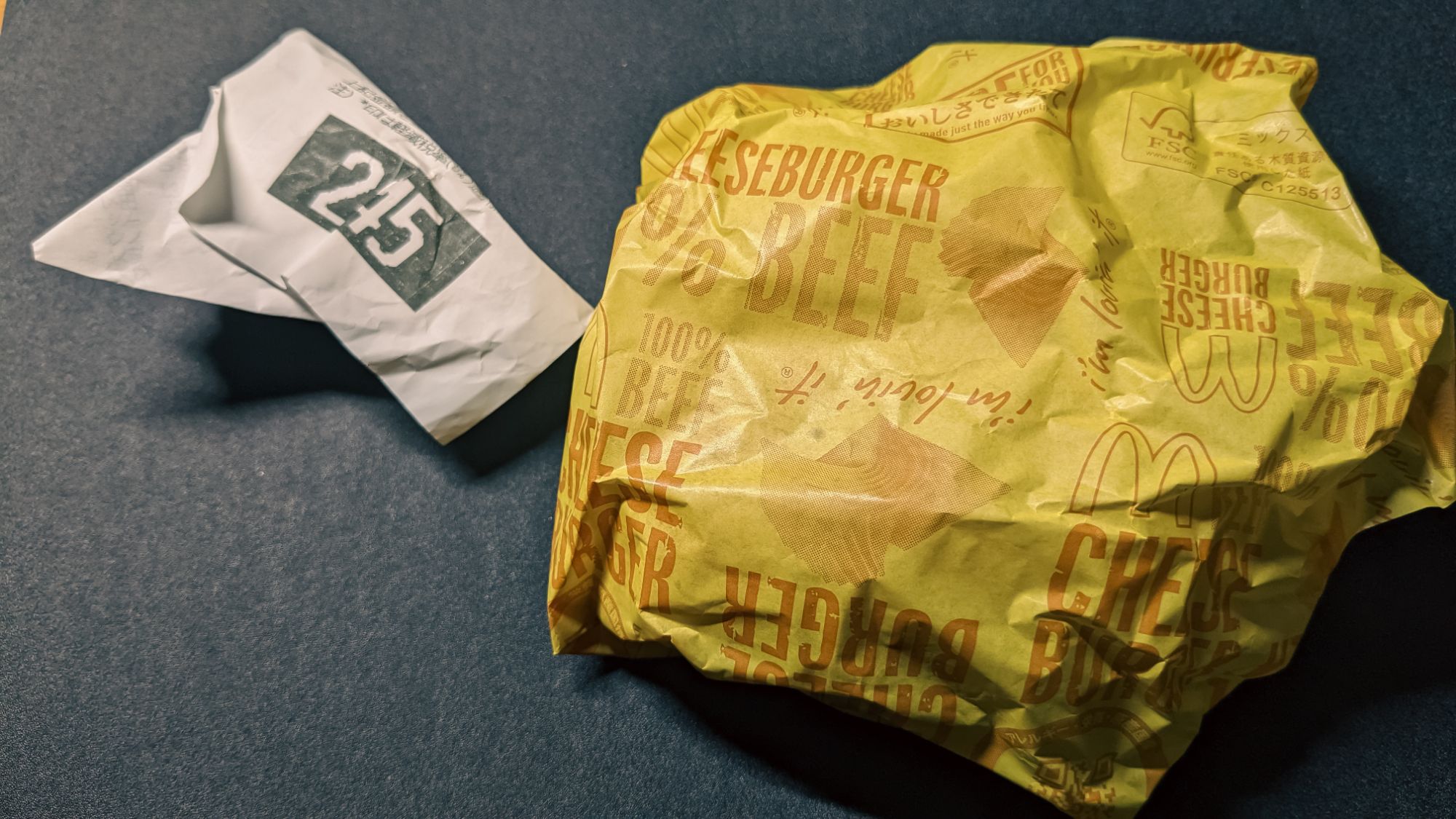 ただ、チーズバーガーを食べるだけ